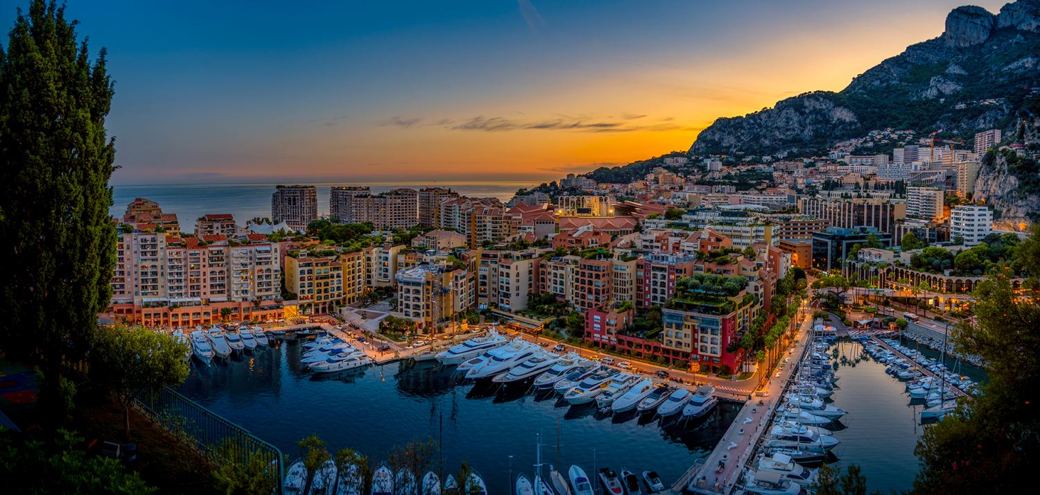Le port de Fontvieille à Monaco au coucher du soleil